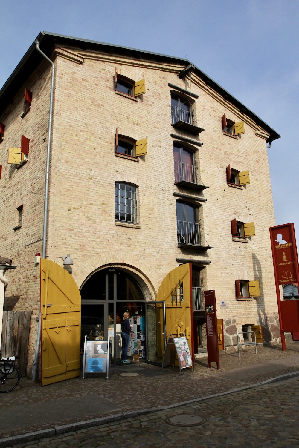 Überraschung in Klütz: das Literaturhaus "Uwe Johnson" im Speicher Foto: Marlis Tautz